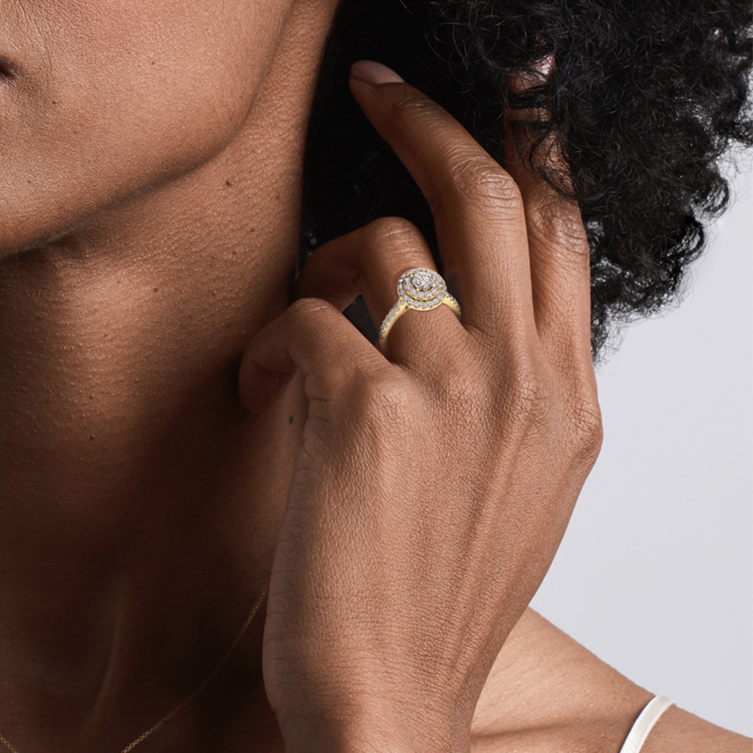 Essential 4-Pronged Round Ring_Product Angle_PCP Main Image