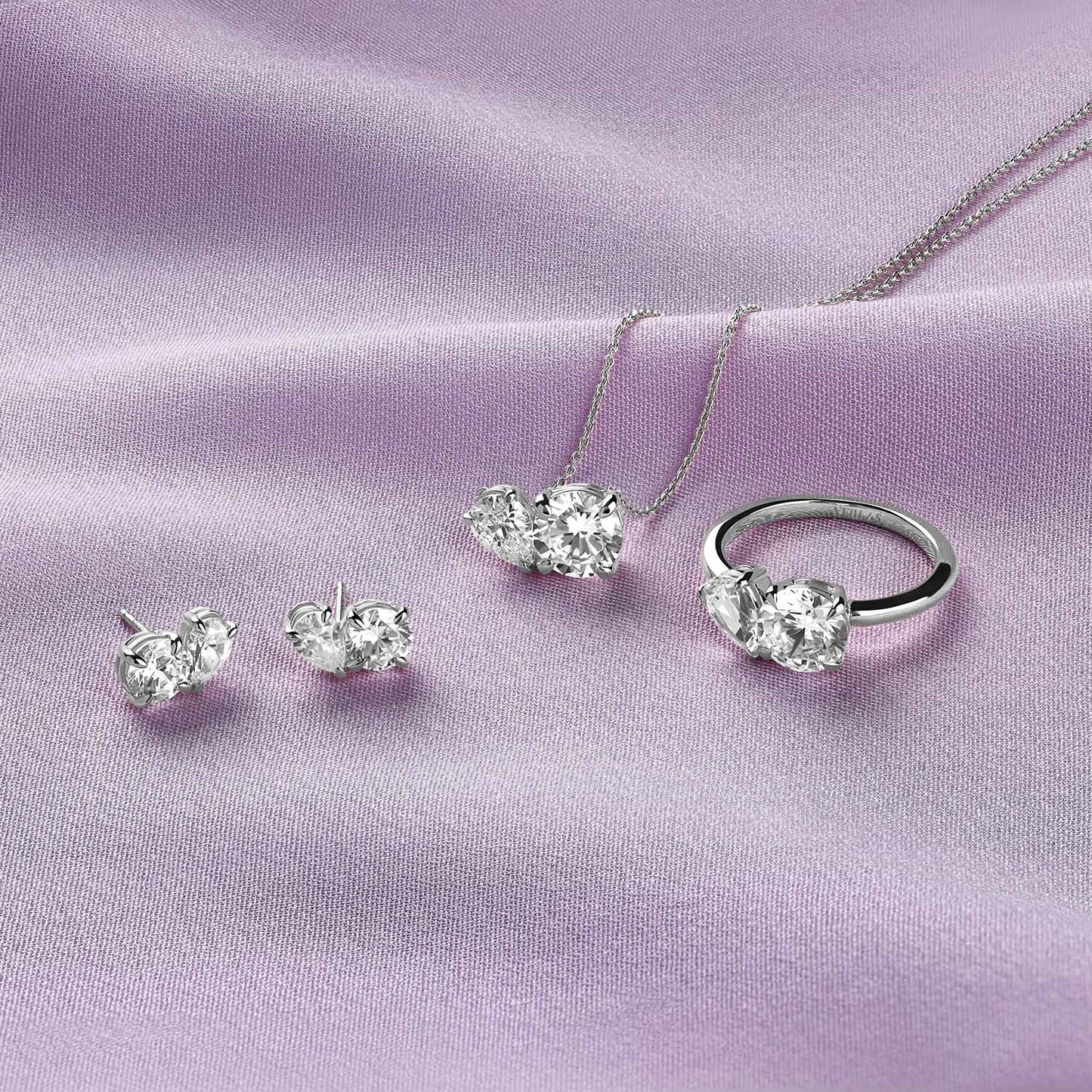 Pear-Round Diamond Toi et Moi Studs